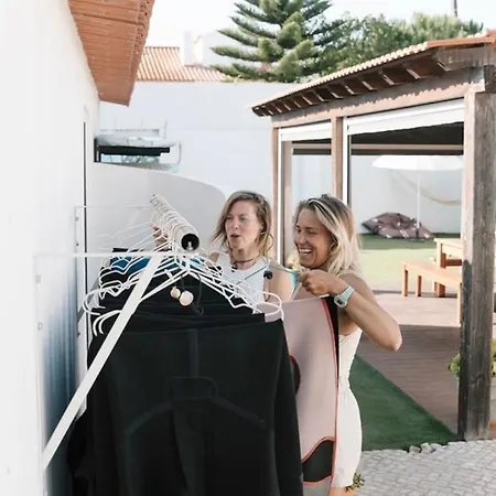 Surfbase Lisbon אכסניה