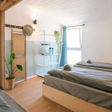 Surfbase Lisbon אכסניה קוסטה דה קפאריקה