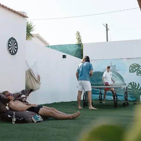 Surfbase Lisbon אכסניה