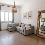 Vandrarhem Surfbase Lisbon *