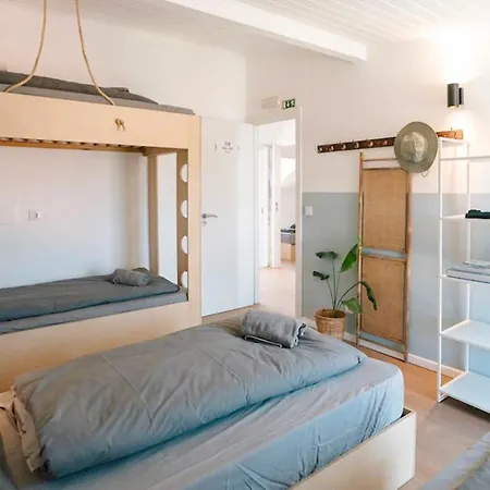 Hostal Surfbase Lisbon *