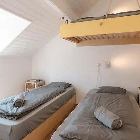 Surfbase Lisbon بيت شباب كوستا دا كاباريكا